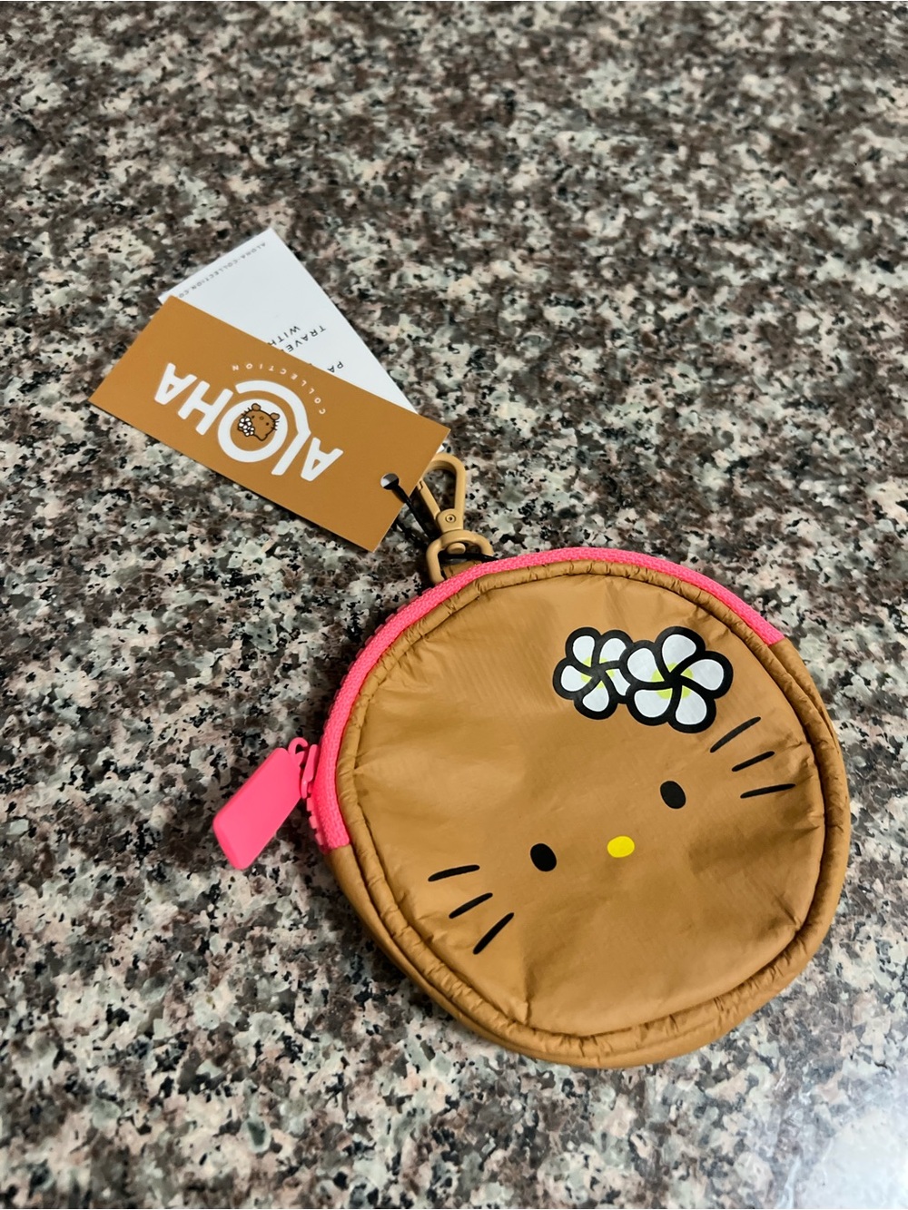 NWT Hello Kitty x Aloha collection Hawaii exclusive coin bag keychain
